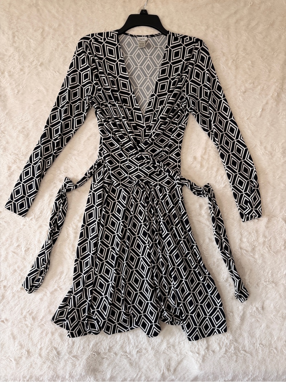 Caché Black White Geometric Wrap Dress Medium Long Sleeve Mod Y2K